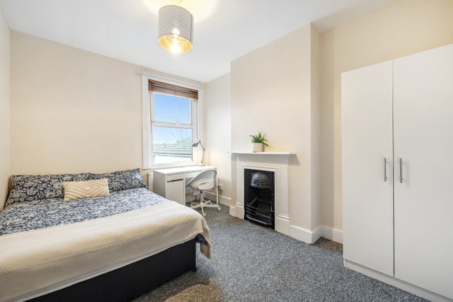 Large double bedroom available Main Photo