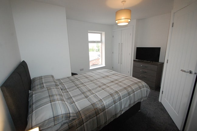 High Quality En suite Room To Let  Main Photo
