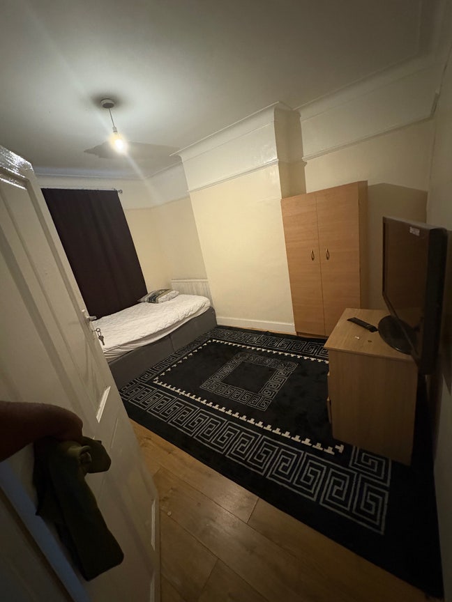 Room N17 8LT Main Photo