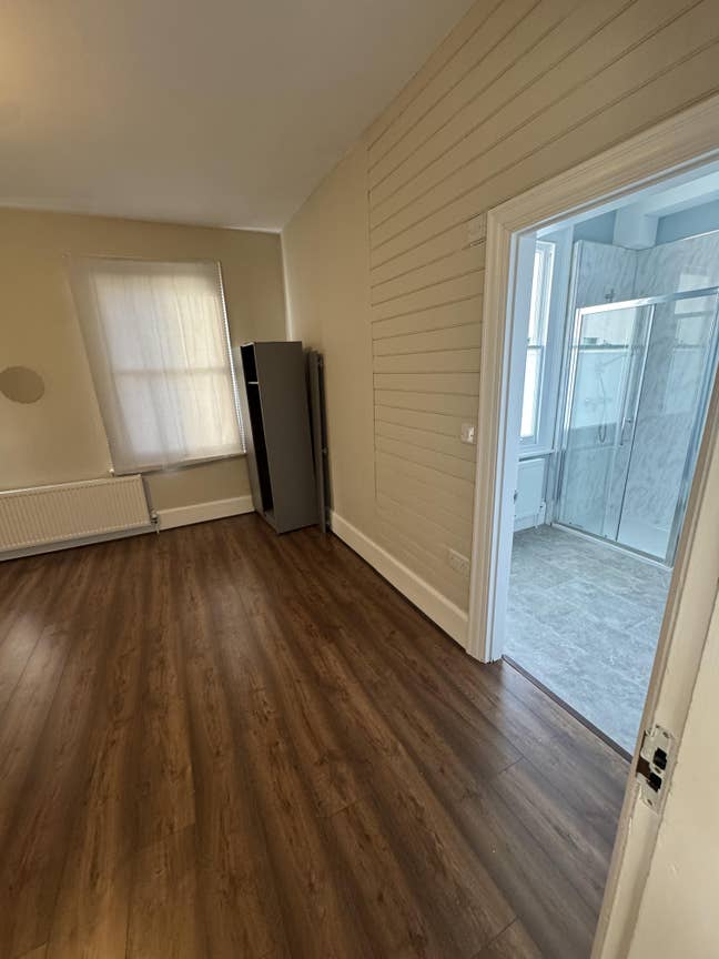 Large Double En-suite In Purley CR8 - All Bills  Main Photo
