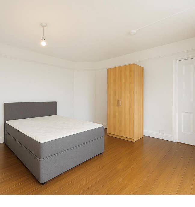 Large Double Room in Popular Location  Main Photo