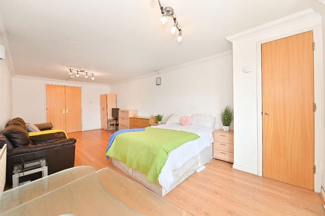 Kings X - Zone 1 - Huge Double Room + Garden Main Photo