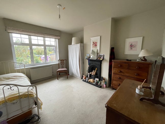 Great large room close to town and transport links Main Photo