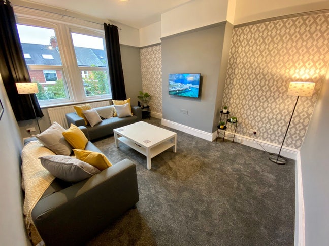 Double room in shared house, Heaton Bills Included Main Photo