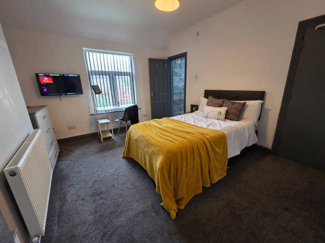 🏡 Spacious En Suite Salford  Main Photo