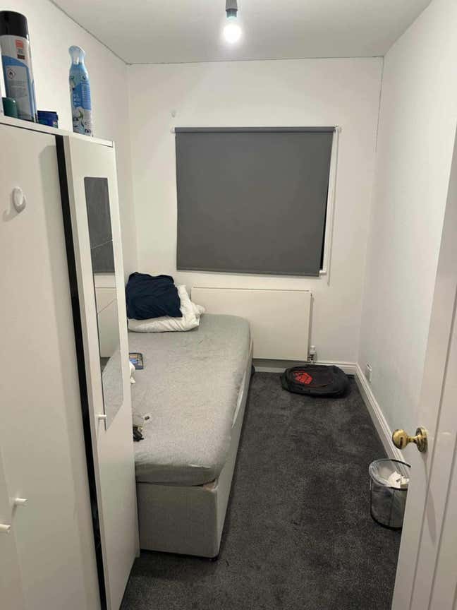 Medium roo to rent Main Photo