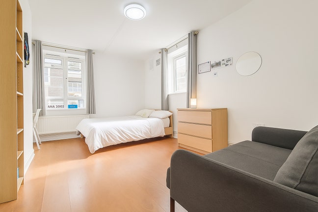 2Xdoubles in All-Female Flatshare in Stepney Green Main Photo