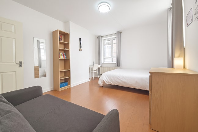 2Xdoubles in All-Female Flatshare in Stepney Green Main Photo