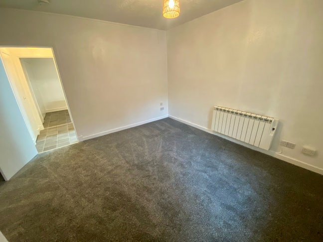Newly Refurbished Studio Main Photo