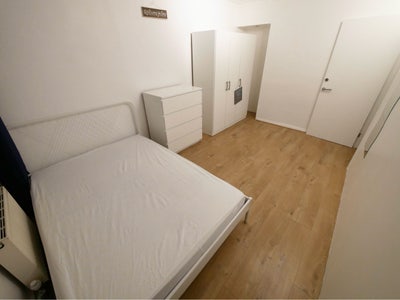 Good size room near Canary Wharf E14 6ED Main Photo