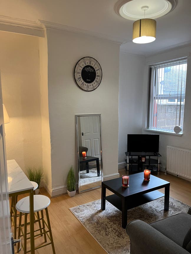 Fresh, Modern 4-Bedroom House Share – ST4 Main Photo