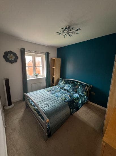 Spacious double room w/ private bathroom, parking  Main Photo