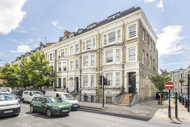 A superb upper ground floor studio including bills Main Photo