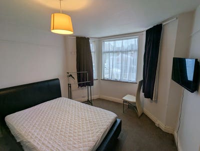 Lovely double room in Shirehampton Main Photo