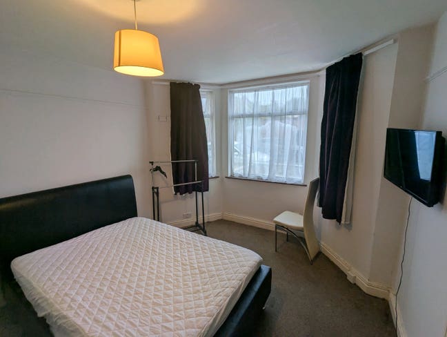 Lovely double room in Shirehampton Main Photo