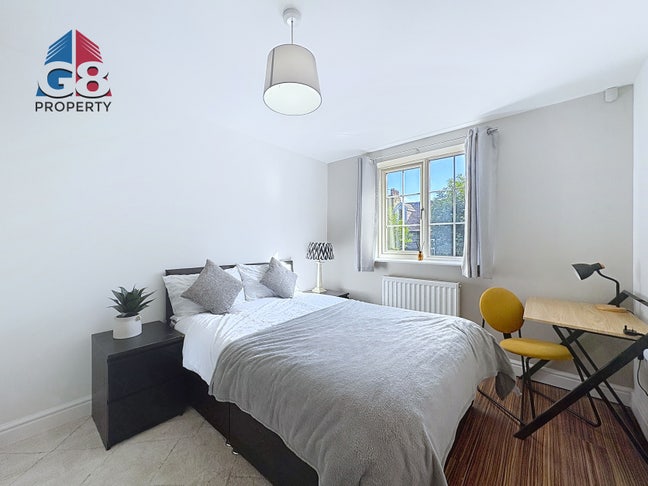 Spacious Double Room Available – Longman Road Main Photo