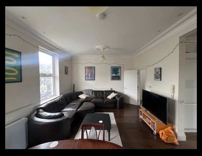 Room in Spacious Flat  Main Photo