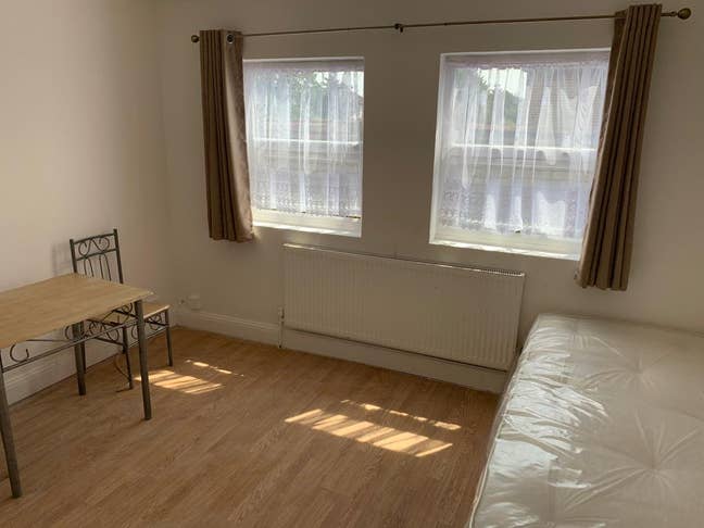 Excellent 1 Bedroom Flat in Goodmayes  Main Photo