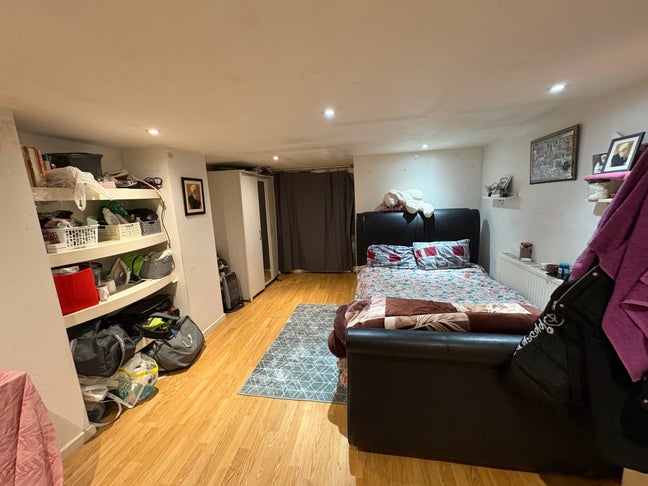 Room available only 318 per month Main Photo