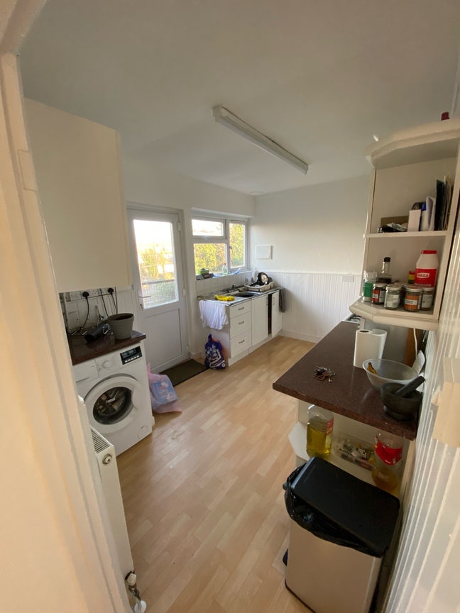 Two double bedrooms available for  sublet Main Photo