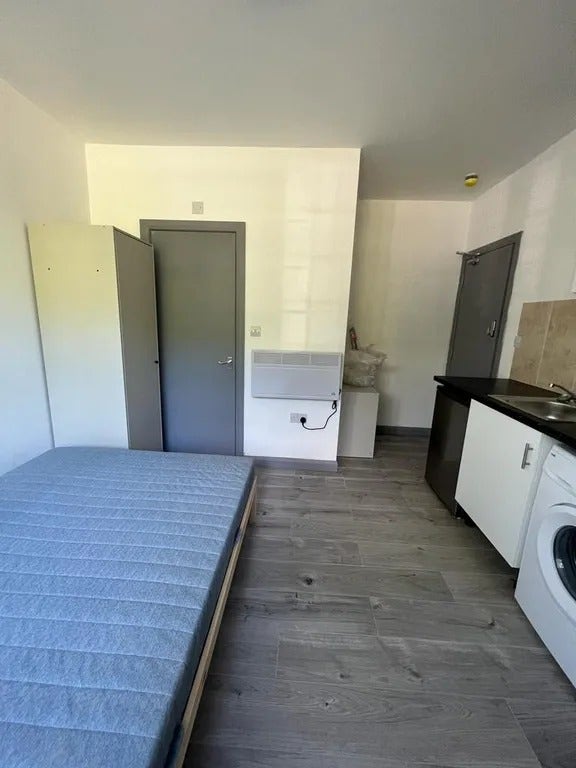 Studio Flat in Northolt UB54LX Main Photo