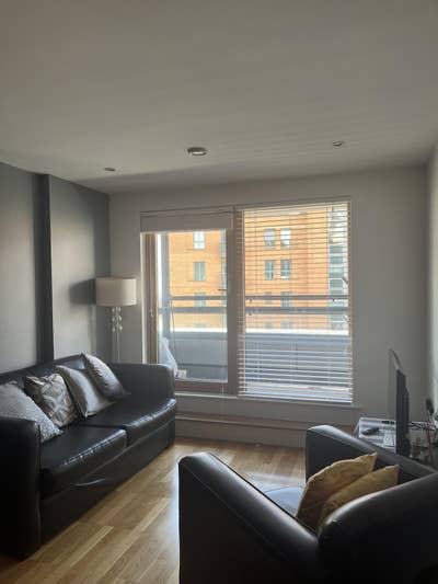 Ensuite Room Available – Gateway West, Leeds Main Photo