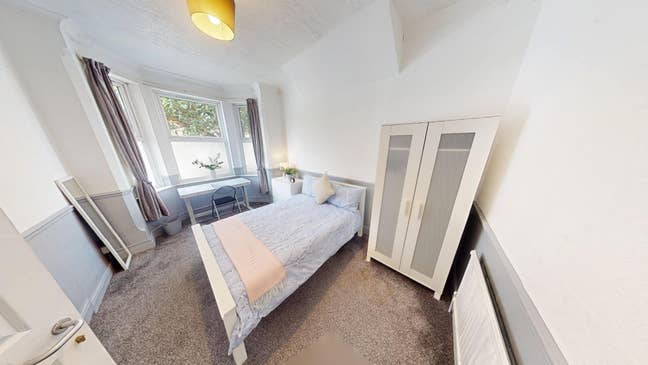 4 Rooms to rent - 84 Burford Road NG7 Main Photo