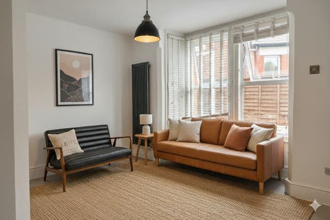Stylish 6‑Room Professional House Share Gloucester Main Photo