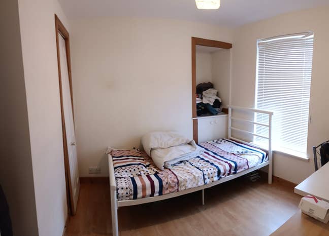 Single room in a two-bedroom apartment available Main Photo