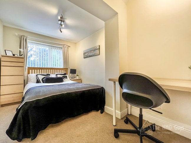 Stunning 1st Floor Ensuite Room Overlooking Garden Main Photo