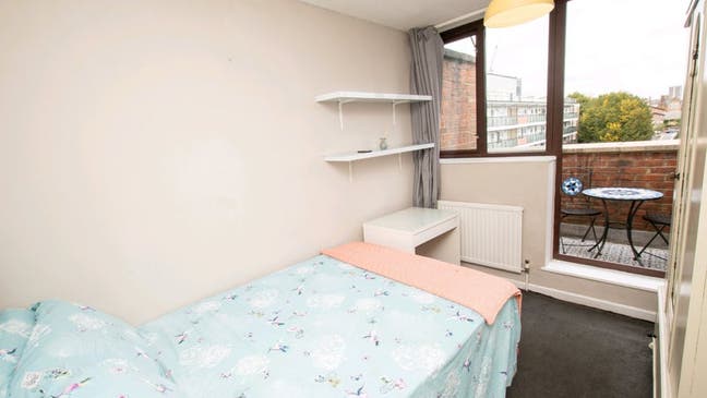 Refurbished room by Old street - N1 Main Photo