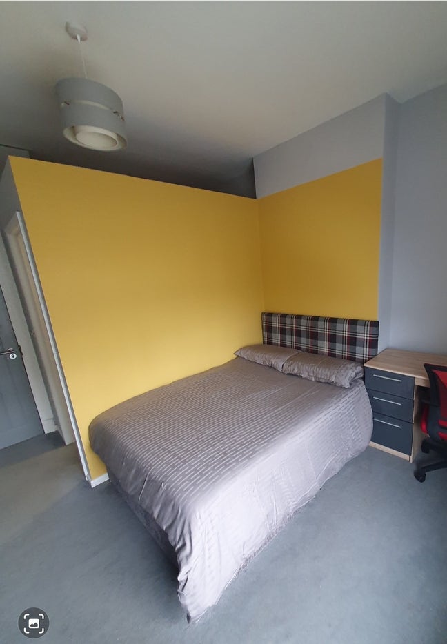 Double En-suite in Professional House Share Main Photo
