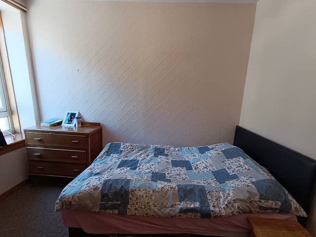 One room available in a 3 bedroom flat. Main Photo