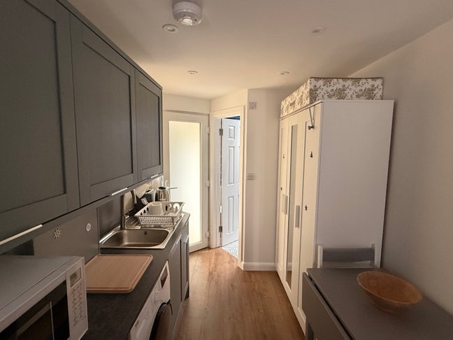 Private self-contained studio Main Photo