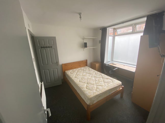 URGENT! Replacement tenant needed! Main Photo