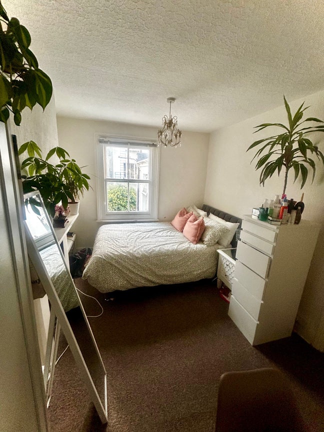 Double room in house with garden  Main Photo