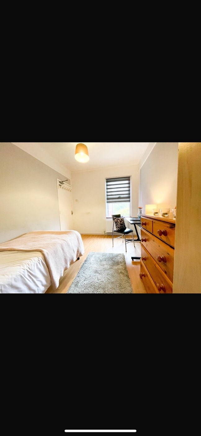 Room available in a 6 bed share house  Main Photo