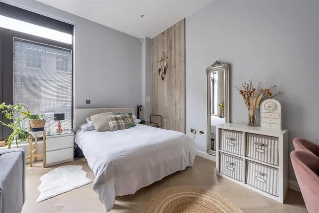 En-Suite Double Room - Beckton E6 - Asap Move In Main Photo