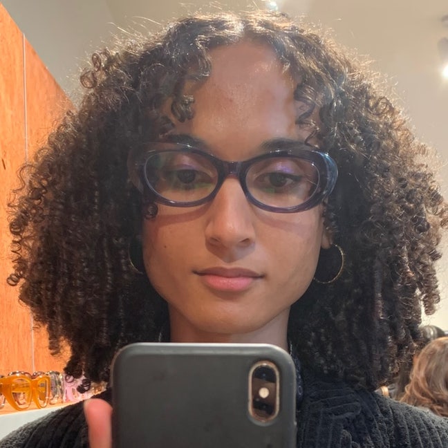 Hi 🌸 My name is Xavia, I’m 23, I’ve st... Main Photo