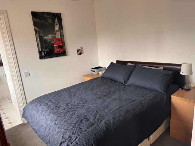 Lovely, Bright and Private Ensuite Room Main Photo