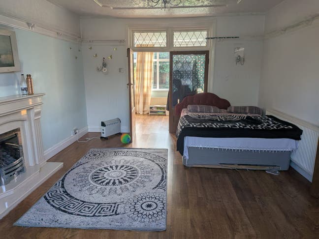 🏡 Spacious Rooms Available in Lovely 3 Bed House Main Photo