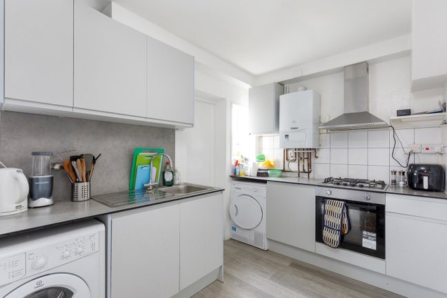 Stunning 4 Bedroom Newly Decorated House Main Photo
