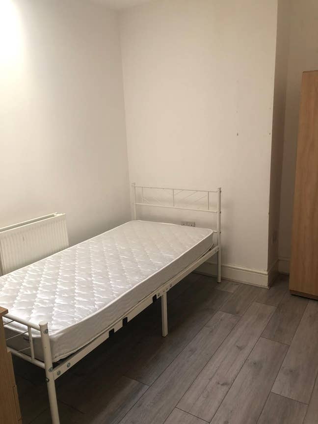 Spacious & Cosy double Room for Rent IG1 4UH Main Photo
