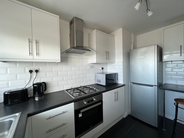 Fantastic 3 Bedroom Flat located in Bethnal Green Main Photo
