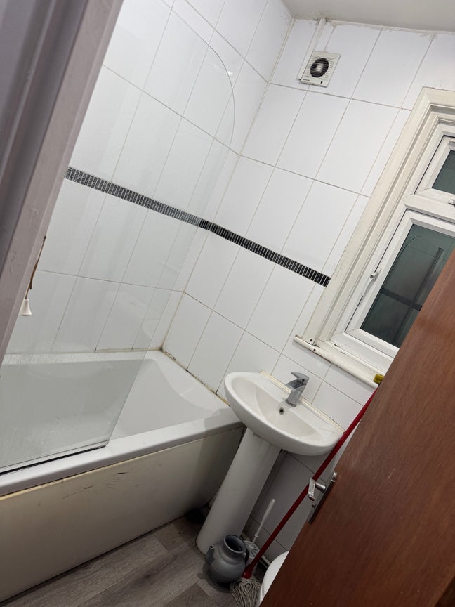 Rooms available for Rent  Main Photo