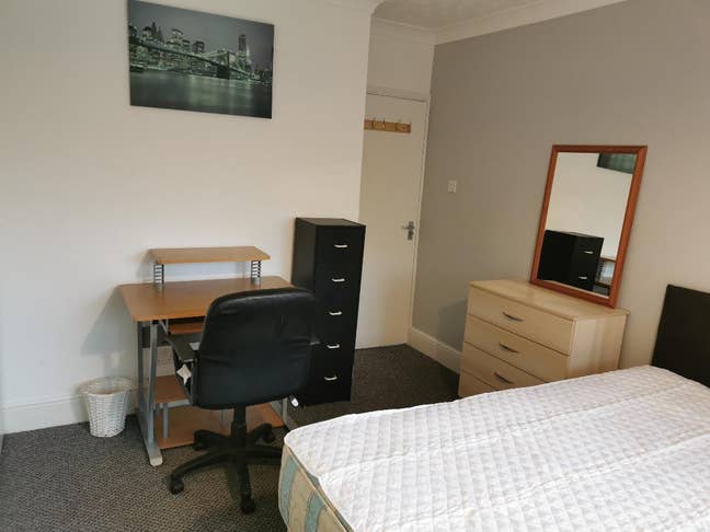 Quality Refurbed Very Large Double & Single Room Main Photo