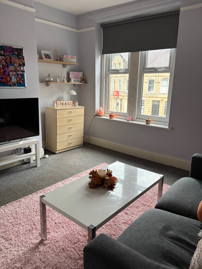 2 Bed Flat  Main Photo