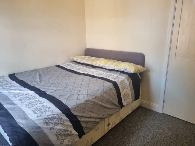 Room to let all bills included  Main Photo