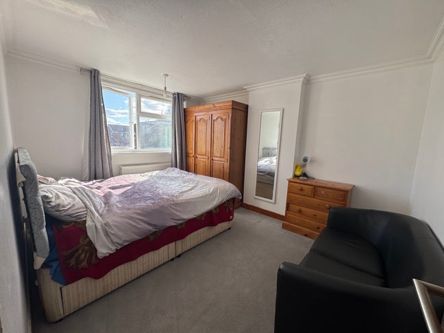 Double bedrooms available to let in shared house Main Photo