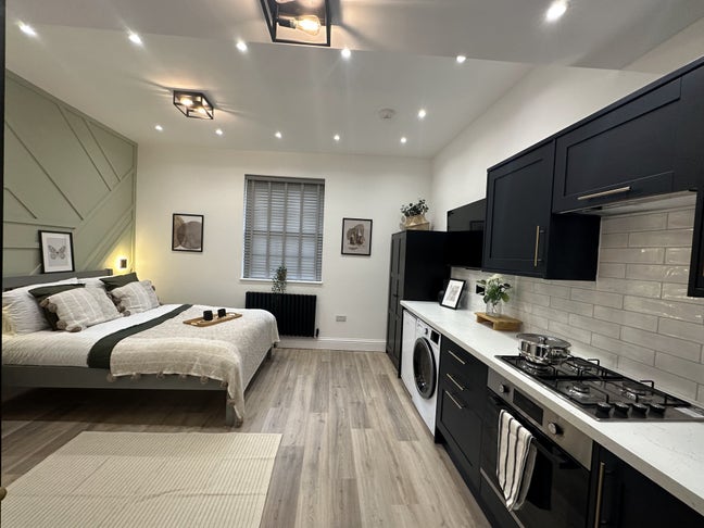 Stunning Newly Renovated Studio Room Main Photo